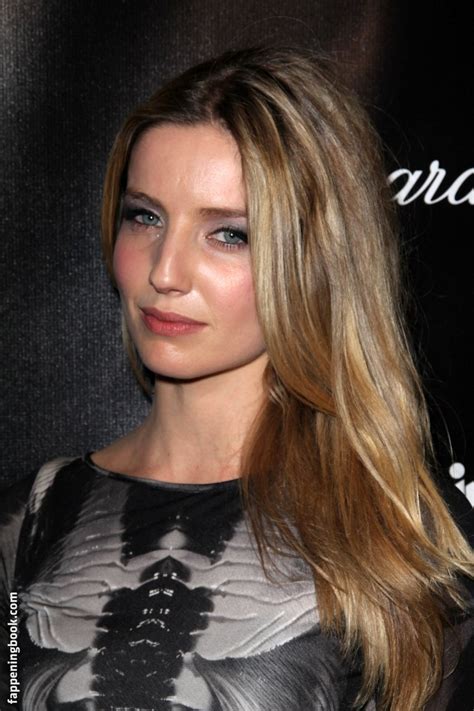 ANNABELLE WALLIS Nude